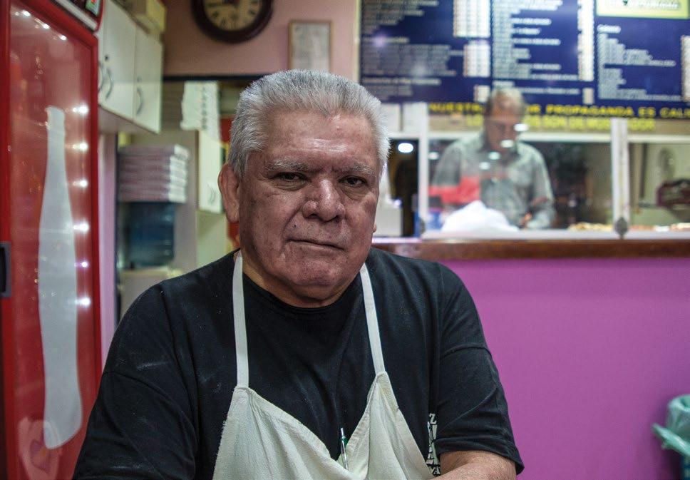 Eduardo y Jorge Hace más de 60 años que está la pizzería y el Maestro va rondando los 50.