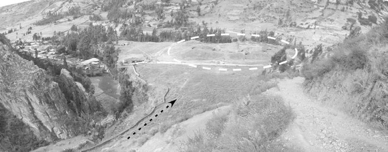 138 Figura 3: Zona de trayecto del aluvión de 1945, en líneas entrecortadas se limita la zona donde se depositó parte del flujo de detritos. Fotografía de Zavala 2006.