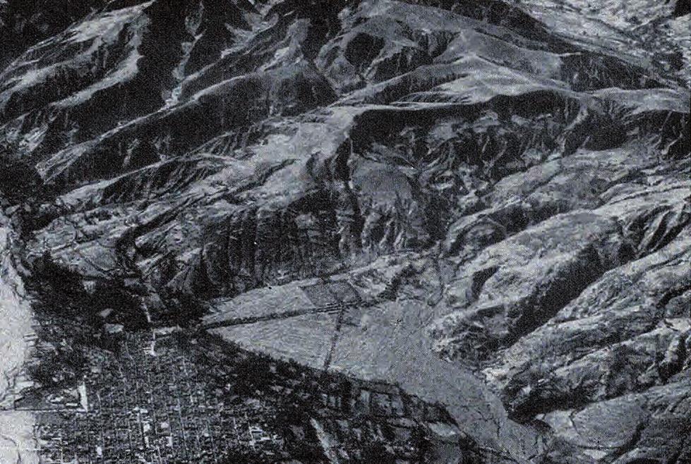 Peligros Geológicos por Procesos Glaciales, Cordillera Blanca - Río Santa 95 Este sector, en las últimas cuatro décadas, ha sido muy poblado (fotografía 74).