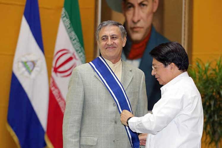 15 El Gobierno de Nicaragua condecoró el 24 de abril al embajador de la República Islámica de Irán, Saeid Zare, con la Orden José de Marcoleta en el Grado de Gran Cruz en reconocimiento a su labor