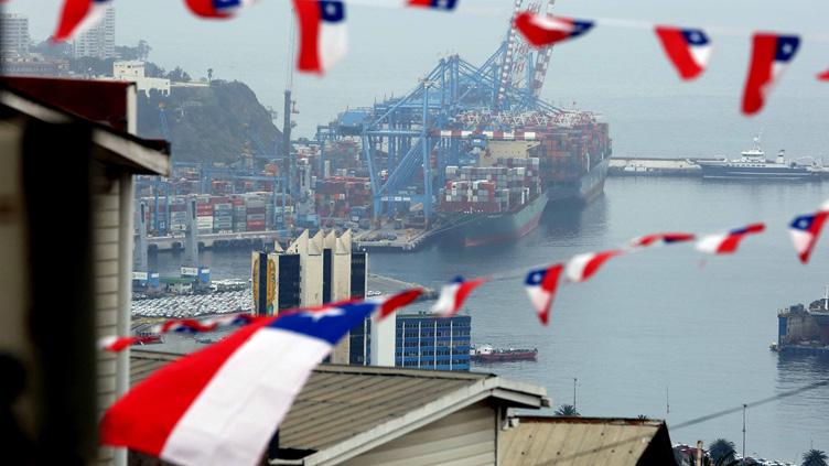 Puertos Valparaíso como salida de las cargas de los países vecinos Si bien es un muy pequeño porcentaje el de carga de otros países cercanos que pasan por el puerto de Valparaíso, la autoridad de
