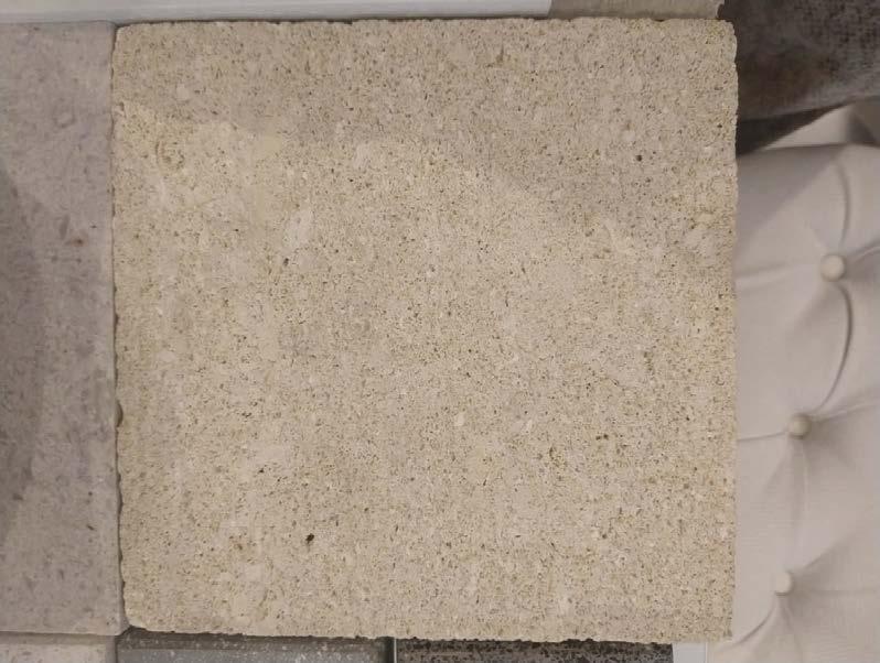 .- Roof. Piscina: Piso de piedra de bali (Sukabumi honed) de 10 x 10 cms.