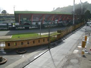 inmediato). No era la última vez que me salvaría la vida. El Estadio de Concepción (en la foto de arriba) fue el primer portal de detención de detenidos no procesados.