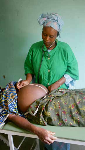 Objetivo 5: Mejorar la salud materna 31 El embarazo en las adolescentes ha disminuido, pero sigue siendo alto en algunas regiones Cantidad de nacimientos por cada 1.