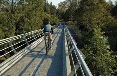 PUENTES PARA BICICLETAS Un problema recurrente de los puentes para bicicletas, en todo el mundo, es que las pendientes son inadecuadas: impiden subir con