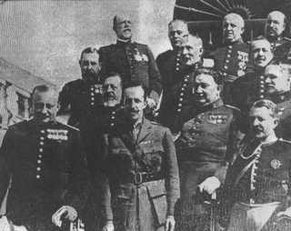 de Rivera, asomado el balcón de la Capitanía General de Cataluña, en Barcelona, el día 13 de septiembre de 1923,