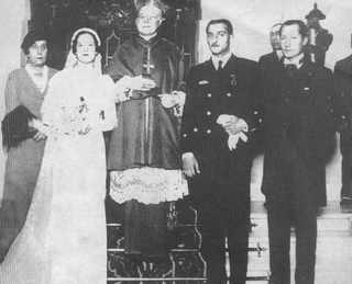 agruparon más aún a los miembros de la familia. José Antonio con sus hermanas Pilar y Carmen, en su casa de Chamartín.