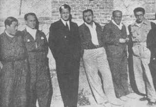 En la primavera de 1936, José Antonio, con toga, acompañado por Serrano Suñer
