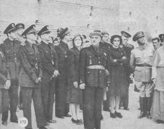 Fuerzas Armadas y a la persona de Franco. En la foto, un momento de la concentración. Castillo de la Mota.