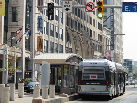 Las estaciones icónicas embellecen las calles de Cleveland. ITDP $75 millones por el Estado de Ohio; $21 millones por la GRCTA; $10 millones por la NOACA, y $8 millones por la Ciudad de Cleveland.