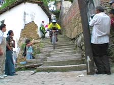 .. Vocabulario útil callejones calles carrera de bicicleta alleyways, narrow streets streets bicycle race de cultivo el/la guía maravilla quechua farming guide wonder Quechua (indigenous Peruvian)