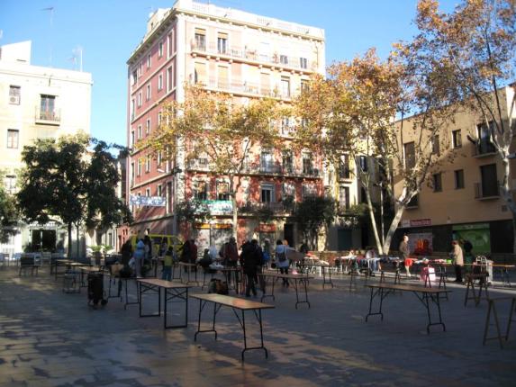 Cívic per les entitats de Gràcia. Al 1985 la vida del centre és llanguida i al 1993 es fa una concessió a la entitat cultural TRAM i neix l actual Tradicionarius.
