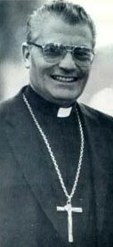 Fue ordenado sacerdote el 18 de setiembre de 1954.