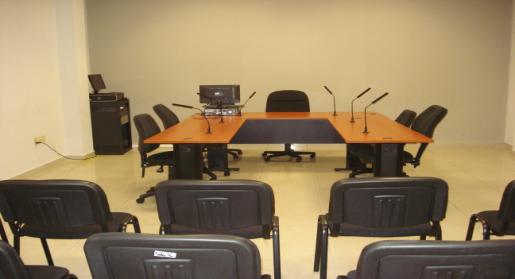 Todos los Despachos de los Jueces de Letras cuentan con su respectiva computadora pantalla plana con todos sus accesorios.