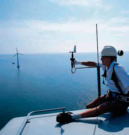 ENERGÍA EÓLICA La eólica marina El viento es más fuerte y más constante en el mar. Además, el rendimiento es alrededor de un 40 60% más elevado que en la eólica terrestre.