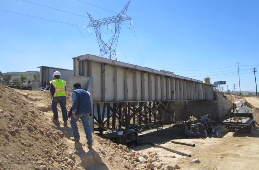 Ferrocarril Tijuana-Tecate SIDUE PR 2014 12-AGO-14 AL 31-MAY-15 $34 200,893 $ 34 200,893 $ 26 022 687 69% 76% Mejoramiento de cruce (construcción de 2 puente) del FFCC sobre arroyo la Encantada