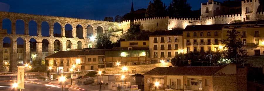 Una ciudad de gran importancia en la época romana y medieval, la población de Segovia se ha mantenido relativamente estable a lo largo de los siglos y hoy cuenta con alrededor de 50.000.