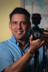 AUTOR Mi nombre es Salvador Alicea y soy quien dirijo el equipo de trabajo de Aprende Fotografía Digital. Soy ingeniero mecánico y fotógrafo profesional.