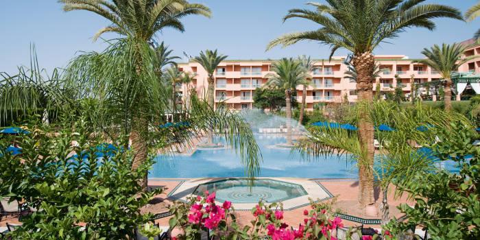 Hotel Sofitel Marrakech 5* El Sofitel Marrakech Lounge and Spa ofrece alojamiento de lujo a 800 metros de la plaza Jamaâ El Fna. Dispone de un spa, 3 piscinas y 3 restaurantes y bares.