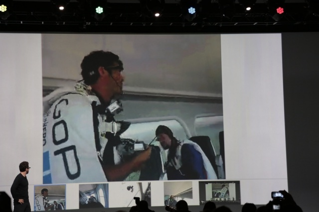 10 Liliana Rejala Durante una entrevista que Sergey Brin brindó en el programa pudo mostrar un poco más del funcionamiento de las gafas de Google, y se pudo observar que el prototipo usa