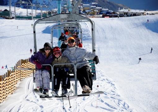 PROGRAMA JOVEN TEMPORADA 2013 Centro de Ski El Colorado y Farellones Personas de 12 a 24 años. Grupos de un mínimo de 10 Personas.