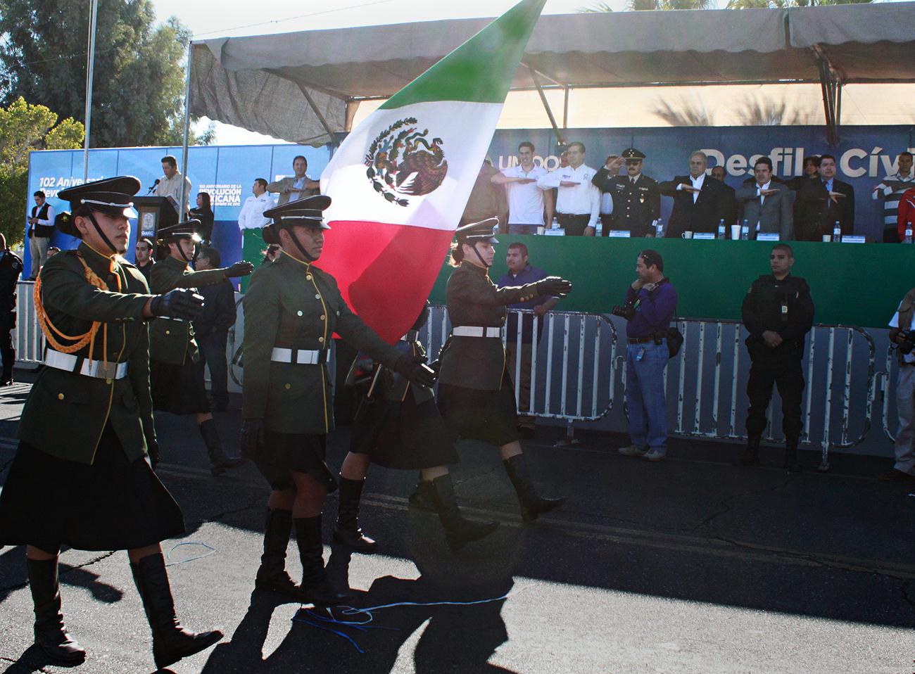 CONMEMORAN REVOLUCIÓN MEXICANA Con la participación de 8 mil 400 personas se realizó el tradicional Desfile Conmemorativo por el 102 Aniversario de la