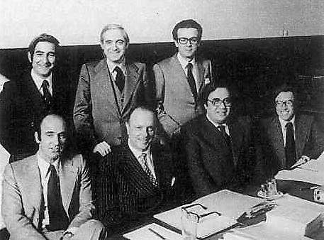 A la izquierda figuraba el PSOE, bajo su líder Felipe González, el Partido Socialista Popular (PSP), dirigido por Enrique Tierno Galván, partido que terminó integrándose en el PSOE y el PCE de