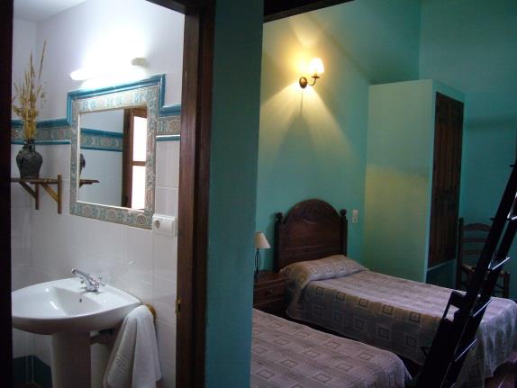 Alojamiento Rural La Besana (reserva por habitaciones con baño) 2 noches (30 dic al 1 enero) Alojamiento + Pensión Completa + Cena especial Fin de Año + 2 ACTIVIDADES a elegir + 1 VISITA a
