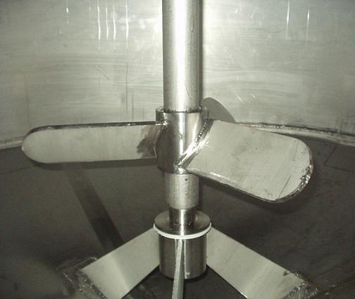 32 Los agitadores verticales fijos se los utiliza cuando se construye biodigestores con cubierta de hormigón o son de estructura de acero y alcanzan volúmenes de hasta 1000 m 3.