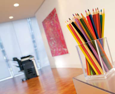 En la oficina color creativo Garantiza un equilibrio perfecto en color en oficinas creativas, la bizhub C451 proporciona a todos los tipos de documentos en color un gran impulso!