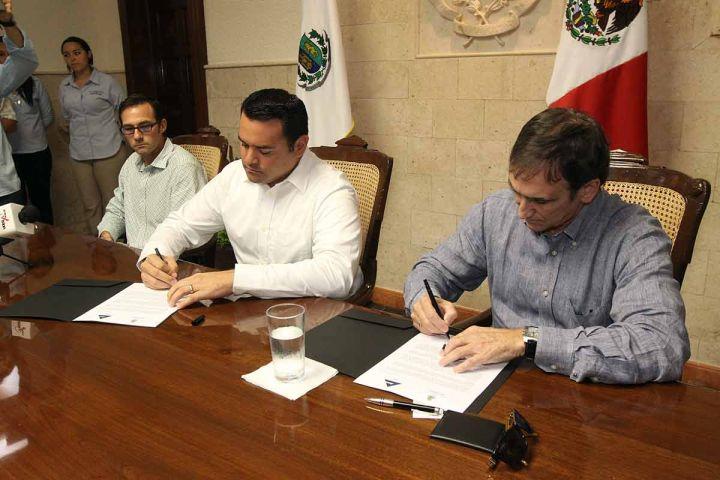 21 de Enero 2013 Firma del Acuerdo Compromiso entre: CANACO SERVYTUR Mérida y