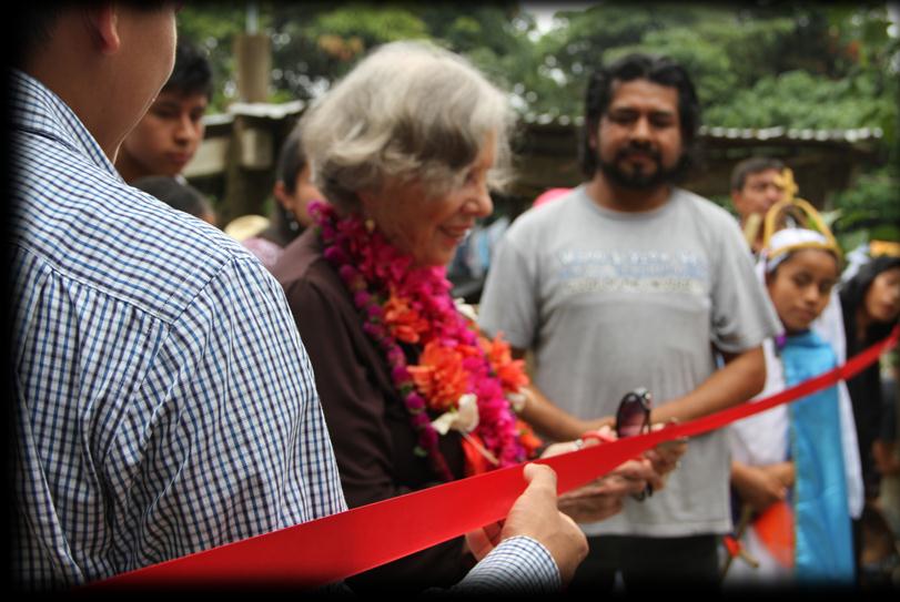 Inauguración de la Biblioteca Se Sentamillis 13 de octubre de 2012 El sábado 13 de octubre se logró inaugurar lo que había sido un sueño, la biblioteca comunitaria de Ayotzinapan, ubicada en la