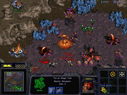 Figura 1.10: RTS: StarCraft. Años 2000: El comienzo del nuevo siglo Entre los años 2000 y 2001 se produjo una pelea entre titanes a nivel de consolas.
