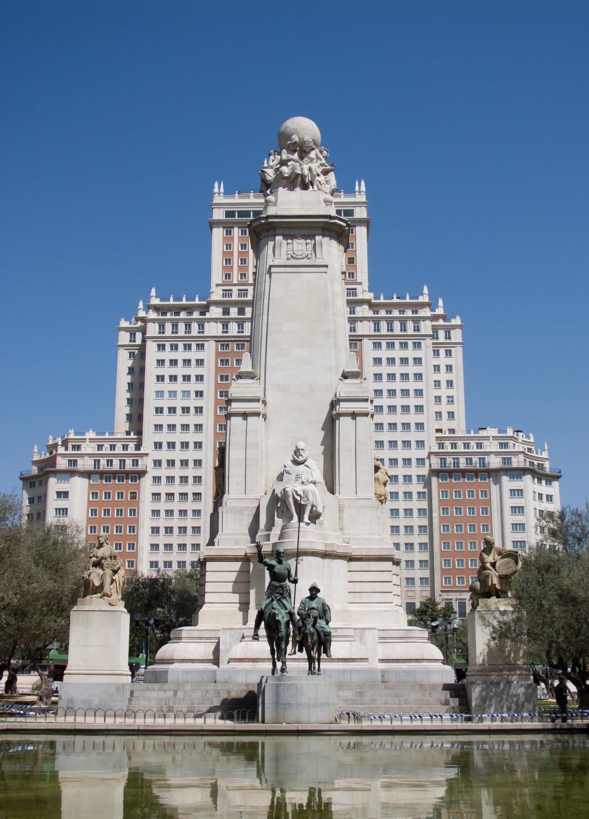 Este monumento a Miguel de Cervantes fue terminado para el centenario de la muerte del autor de la novela más leída
