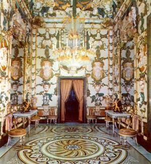 Asocia cada foto a la sala del palacio real y después con la frase que le corresponde. a) b) c) La sala del trono A Sala que servía de fumador.