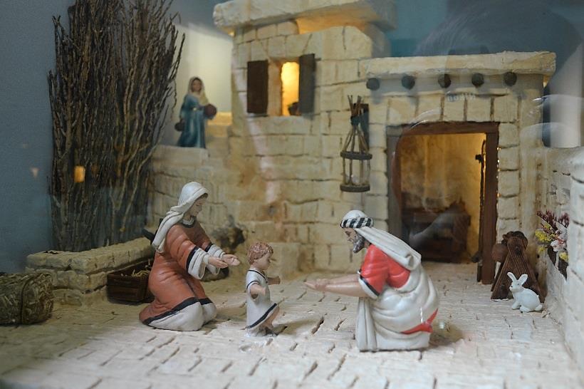 EXPOSICIÓN DE PESEBRES El proyecto tiene como fin el exponer la Historia del Nacimiento de Jesús, por