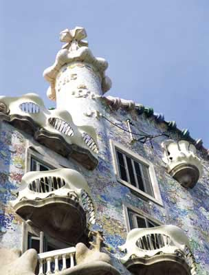 La Pedrera (Casa Milà, 1906 1910) La Pedrera fue la última gran obra civil que realizó Gaudí antes de dedicarse por completo a las obras de la Sagrada Familia.