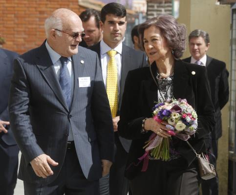 La Reina Sofía visita el Banco de Alimentos de Valladolid S.M. la Reina Doña Sofía ha visitado el pasado 7 de abril las instalaciones del Banco de Alimentos de Valladolid.