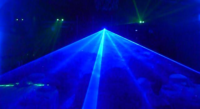 RUMBA ESPECIAL Con Luces Robóticas, Doble Show Laser Iluminación Profesional: 3 Luces Robóticas 250 con DMX 2 Luces Audio-Rítmicas y de LED'S 2 Strober Profesional Show Rumba Laser (4 Rayos, Verde y