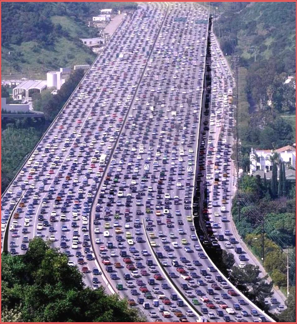 Modos de Transporte Políticas Públicas no adecuadas Las curvas de intensidad de tráfico, representadas sobre una imagen de Los Ángeles, USA, ilustran un artículo de la