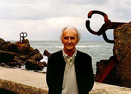Eduardo Chillida Eduardo Chillida (1924-2002)Trabaja el hierro, el acero, la madera, el hormigón, el alabastro.