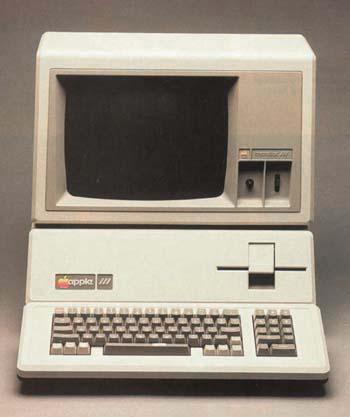 El primer ordenador que se lanzó al mercado no utilizaba HDD ya que con