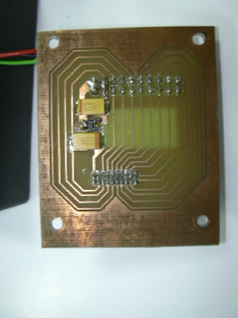 En las siguientes imágenes vemos el diseño de la PCB ya que el módulo utilizado tiene un conector de comunicaciones de paso 1.27mm y ha sido necesario realizar la conversión a un conector paso 2.