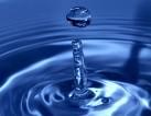 EL AGUA COMO DISOLVENTE El agua es conocida como el disolvente universal, es decir, el líquido que más sustancias disuelve y ello hace que sea una de las