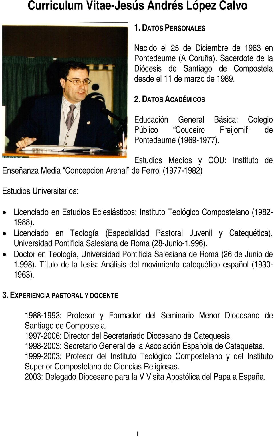 Estudios Medios y COU: Instituto de Enseñanza Media Concepción Arenal de Ferrol (1977-1982) Estudios Universitarios: Licenciado en Estudios Eclesiásticos: Instituto Teológico Compostelano (1982-1988).