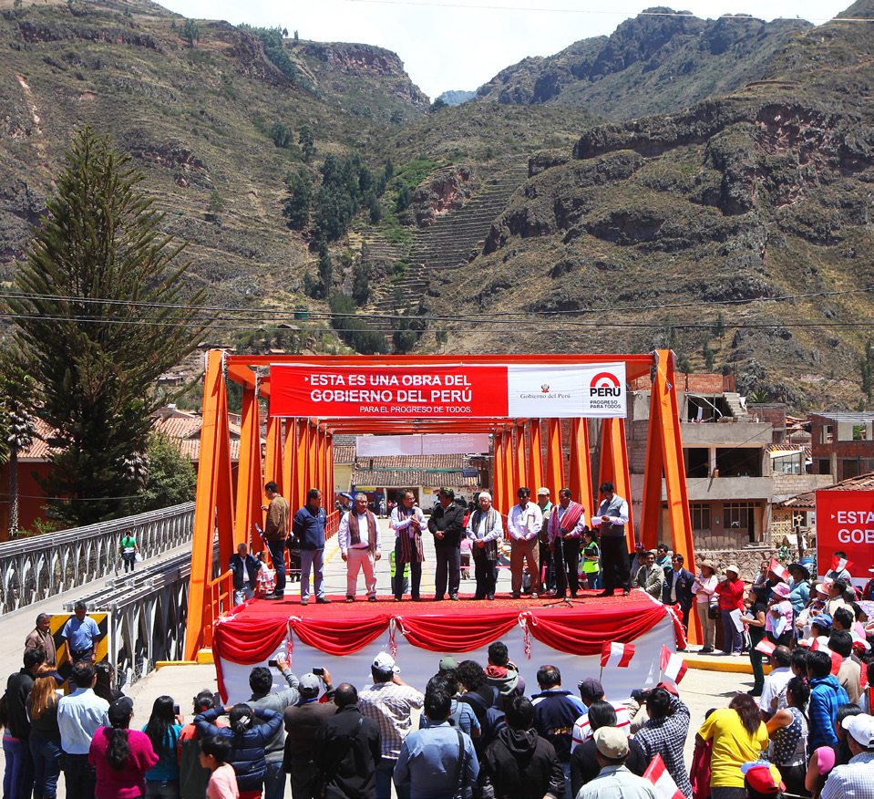 TLCOMUNICACIONS Programa Nacional de PUNTS NUVOS Y MJORS PUNTS PARA CUSCO 84 puentes se han instalado en Cusco en el presente Gobierno gracias al Programa Nacional de Puentes.