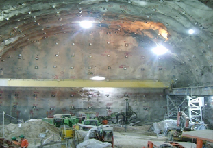 Nuestras Obras PROYECT0: Fortificación de Caverna Año 2007 Datos Principales: Pruebas de Pre-Construcción Pruebas de Construcción Instalación de Pernos Cables de 15 mt y 20 mt Postensados de Pernos