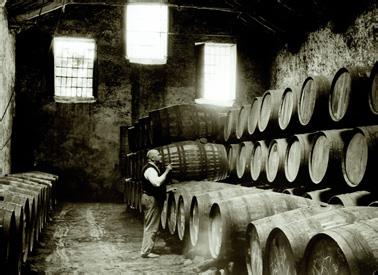 Introducción Breve reseña histórica acerca de los vinos dulces - Vinos históricamente asociados a la buena mesa de la nobleza - Estabilidad