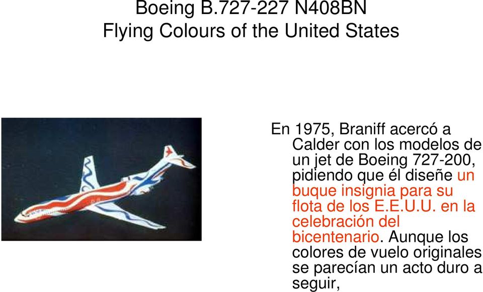 Calder con los modelos de un jet de Boeing 727-200, pidiendo que él diseñe un