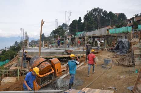 Control de la expansión con visión integral de desarrollo Aula escuela en construcción en Pan de Azúcar.